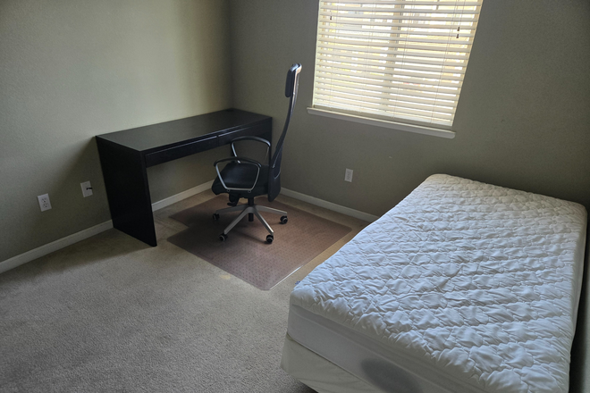 Room B - Room for rent House