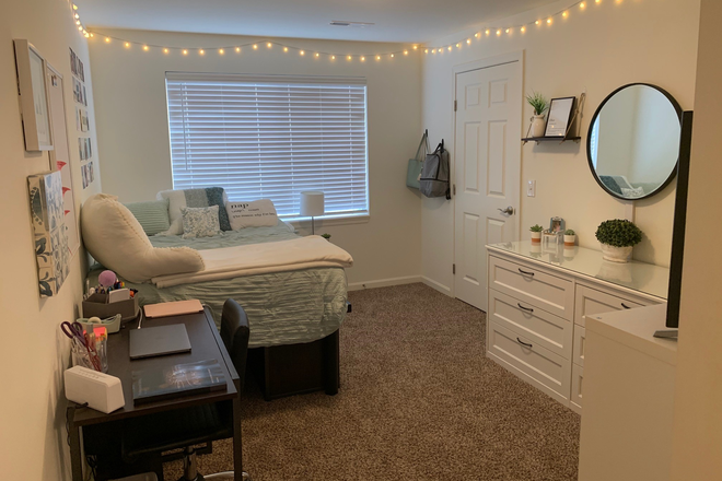 Bedroom - 4 Bedroom, 4 Bath Furnished Apartment