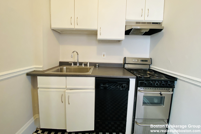 kitchen - Beautiful studio, great location! Condo