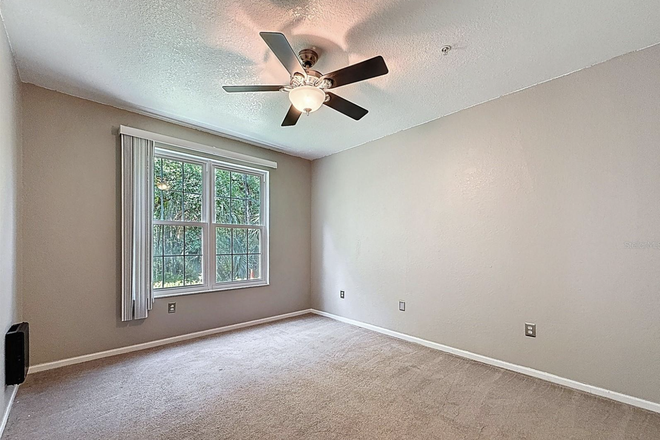 Bedroom - Oxford Place/ New Tampa Condo