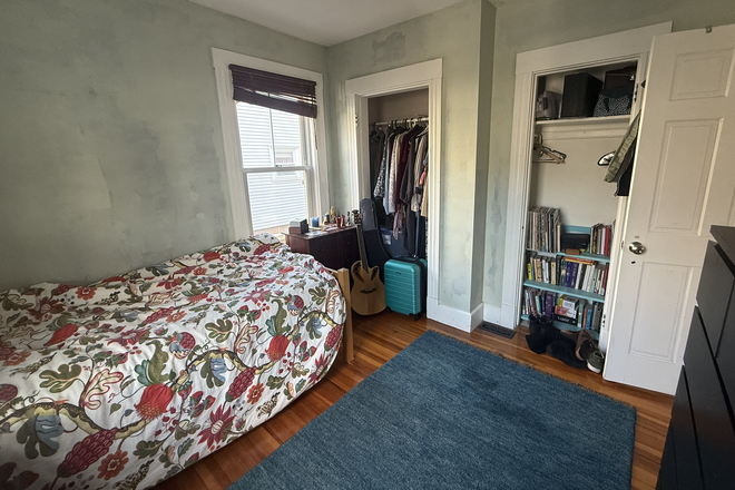 Bedroom - 1 Bedroom in Home of Teaching Artist