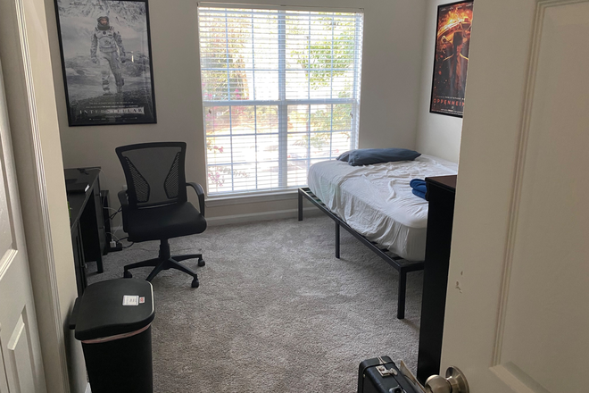 Bedroom - Apartment Close to Campus - Decatur Highlands