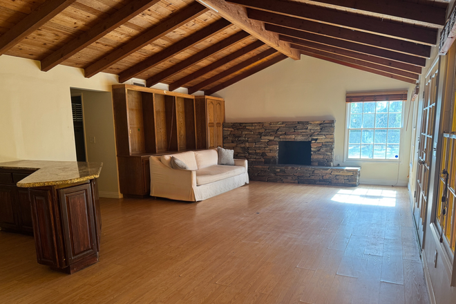family room - Single-Family Home on 0.5 Acres in Prime Orange Cul-de-Sac — Pool, Tennis Court & Privacy