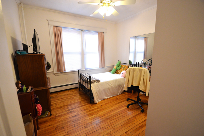 Bedroom - Large 1 Bed Available 9/1/25! *CONTACT NOAH 603-470-8181 Apartments