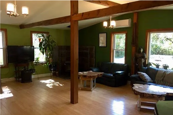 common aera - 4 Bedroom 2 Full Bathroom 1.2 miles from Umass Campus