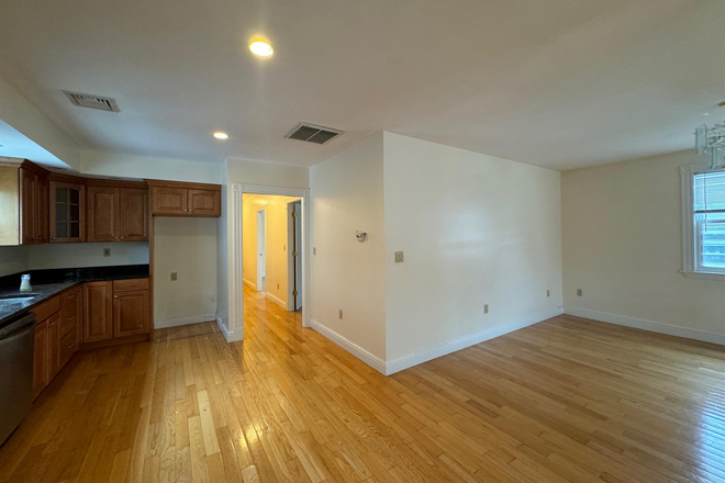 Kitchen - ~ 1500 Sq Ft Union Sq 3 Bed 2.5 Bath! 2 Car Parking + Central Air!! ~ Apartments