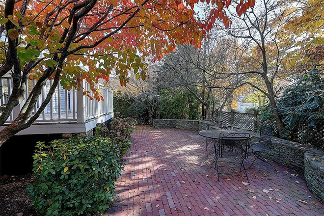 Back patio - 2540 Sq.ft. Home: Luxury turn-key 6-Bdrm furnished, utilities included, 4 minute walk to Brown Univ