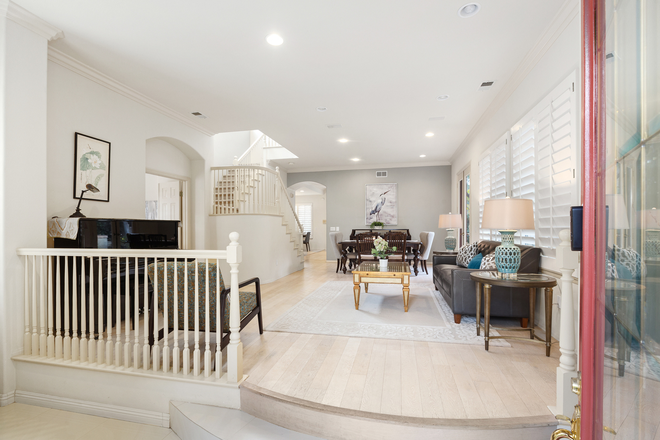 Entry - Spacious Room for Rent – Female-Only House near UCSD