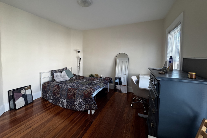 Bedroom - Summer Sublet - Sunny 1BR in a spacious house on Wendell St.