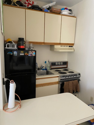 Kitchen - KENMORE STUDIO BEACON ST 09/01 AUDUBON CIRCLE-ST MARY'S T STOP Apartments