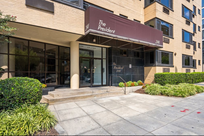 Secure entrance - Foggy Bottom Studio Apt