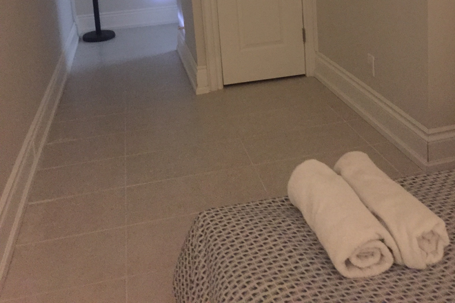 Spacious furnished rooms - Manor House - Midtown Toronto- Cedarvale & Forest Hill Subway (Bathurst & Eglinton)