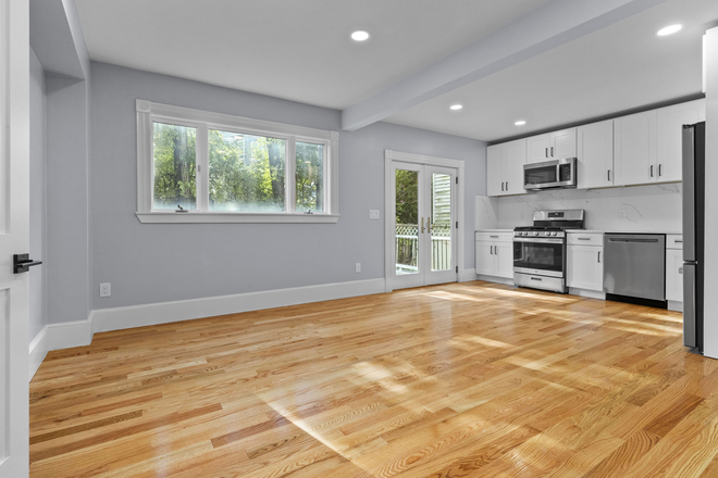 3 - Sept 2026, Gorgeous 3 bed, 2 bath, close to MBTA,  Pet Friendly, No Fee! Apartments