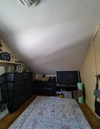 Room - Shared 3 bedroom house - walk to UConn
