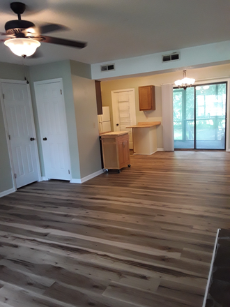 1st Floor - Two story townhouse in Stono Park, 10 minutes to MUSC, close to I 526