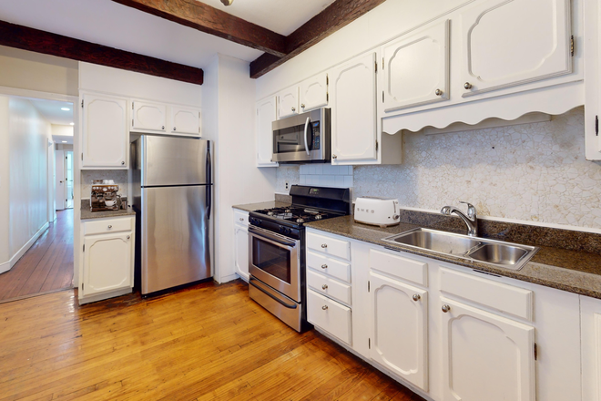 kitchen - SPACIOUS 4 Bed / 2 Bath on Tremont St available 9/1/26!! Apartments