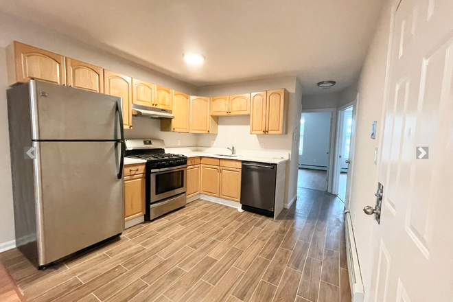 kitchen - Bright and Sunny 3 Bed / 1 Bath near campus available 9/1/25!!! Apartments