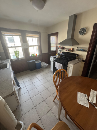 Kitchen - 38 Chetwynd  4br apartment