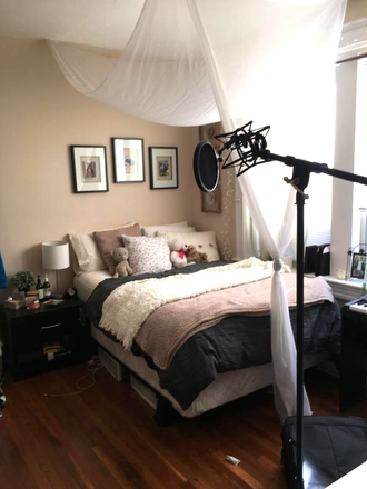 Hub Realty - Fenway, large one bedroom split, walk to shops and restaurants Apartments