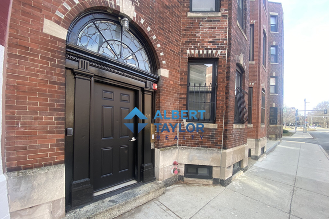 Exterior - Large 3 Bedroom (Split) Available 09/01/2025 - Breeze of a Walk to Campus!