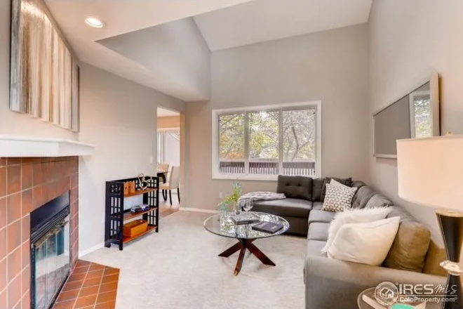 More photos can be found at the link in description! - 4 Person Townhouse - Looking for Lease Takeover