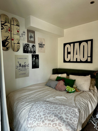 Bedroom - College House on the hill