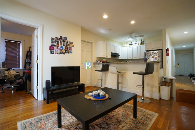 1 - Most Desirable BU Central 3 Bedrooms | Close to BU, Longwood  | Students OK Apartments