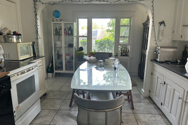 kitchen - 1 Spacious, lovely room in shared house. Amazing location. Full access to home.Gas/Electric extra.