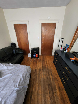 Bedroom for Rent - 2 Bedrooms available in a 3 Bed 1 Bath Apartment for 2025-26 lease starting 08/29