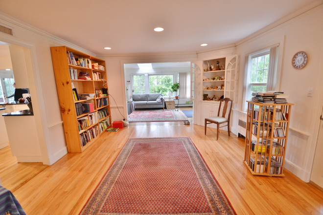 . - 5bed 3.5bath HOUSE, just 3min from public transport