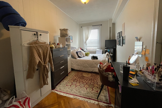 ... - BEAUTIFUL 3 BEDS/1 BATH WITH TONS OF NATURAL SUNLIGHT Apartments