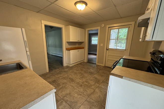 Kitchen - 747 Main Street U1 Apartments