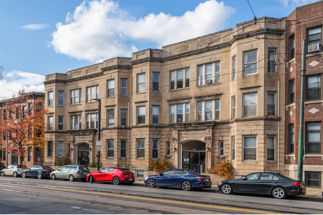 Exterior Look - Charming 2-bedroom, 1-bath apartment located in the heart of Huntington Ave, 2-3 walk from E Line.