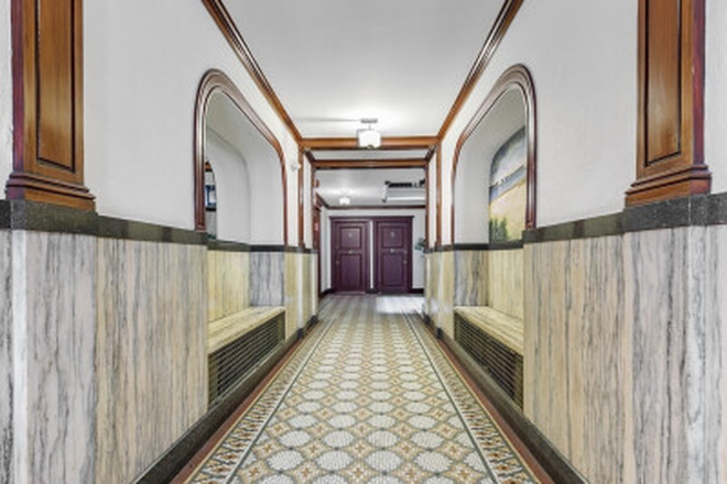 ... - TWO FLOOR MODERN 4 BED WITH SPIRAL STAIRCASE - FENWAY Duplex