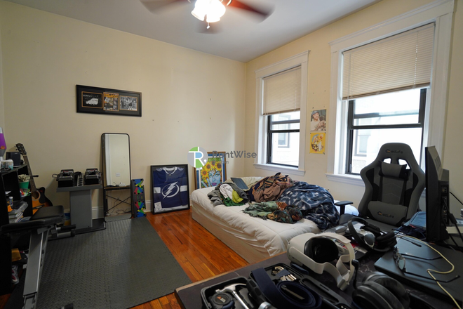 1 - SEPT 2026-New Kitchen, Fresh Reno! H/HW inc. Cat ok-No Fee Apartments