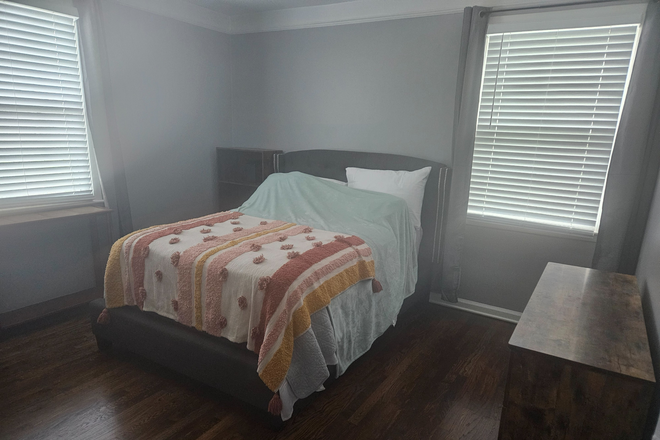 Bedroom - Condo close to campus (Utilities Included)