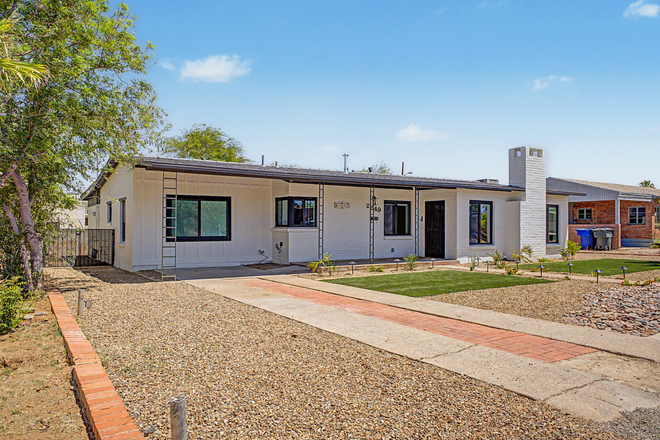 Frontyard - 4 Bedroom 4 bath home completely remodeled