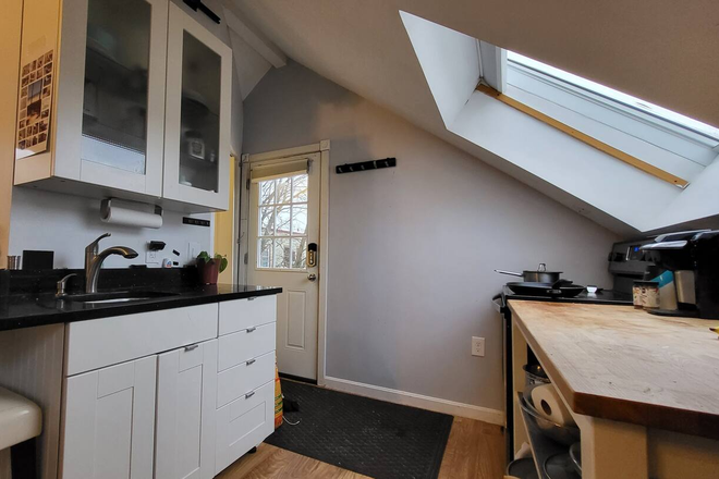 top floor suite kitchennete - DETACHED House  on RIVER! across from HBS!! 4br 4bath