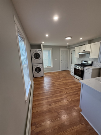 Call call or text Arezou at 617-584-7817 - FULLY RENOVATED 4 BED NEAR MANY COLLEGES AVAILABLE 9/1/2026! Apartments