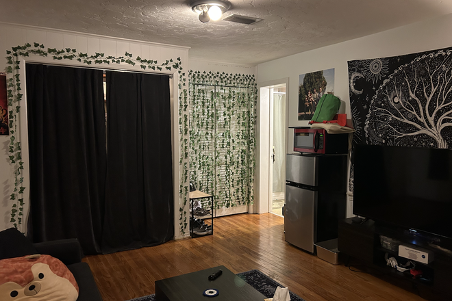 Bedroom 1 - Huge house 3 blocks from campus