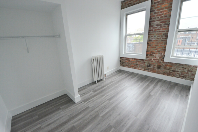 Bedroom - 3 Bed Available 9/1/26! (No living room) *CONTACT NOAH 603-470-8181 Apartments