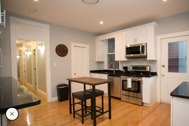 kitchen - **NO BROKERS FEE!!** FURNISHED Renovated 5 Bed / 3 Bath w/ Central AC! Available 9/1/26!! Apartments