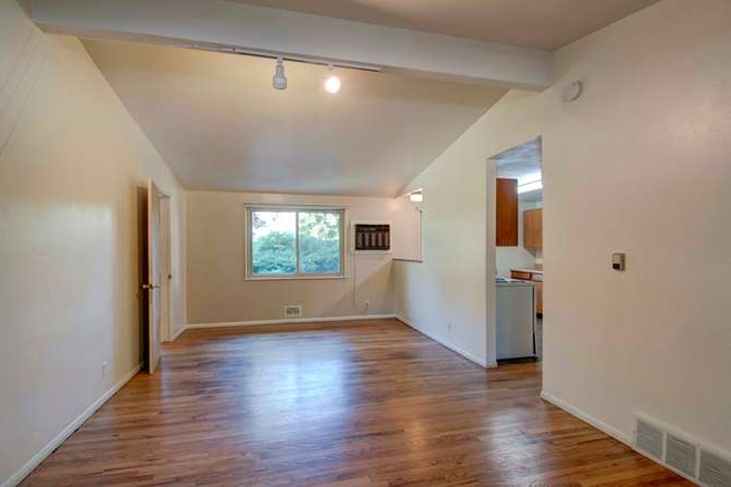 3265 Moorhead Avenue Living Room - 3265 Moorhead Ave Apartments