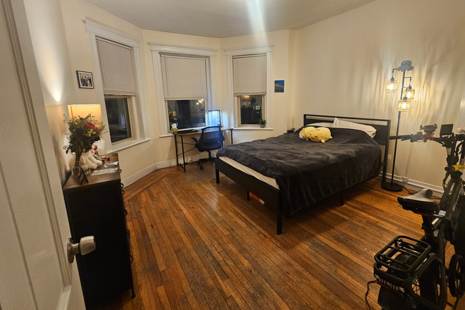 Bedroom - Spacious Single Bedroom For 5/4/26 In Fenway Area! No Security Deposit!