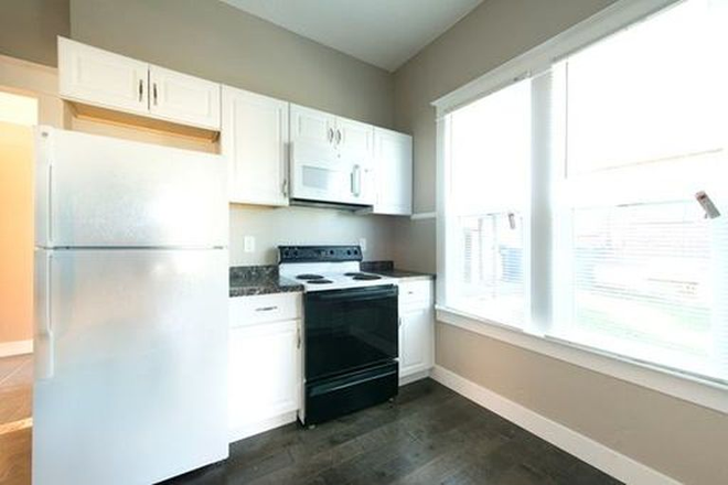 373 Kitchen - Single room for rent near the U! Duplex with an open room in each house.