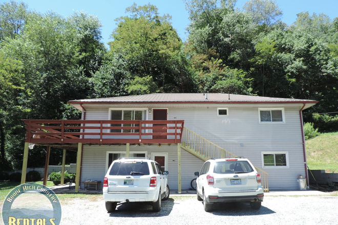  - 3-Bed/1.5-Bath Duplex Unit Available - Close to Campus!