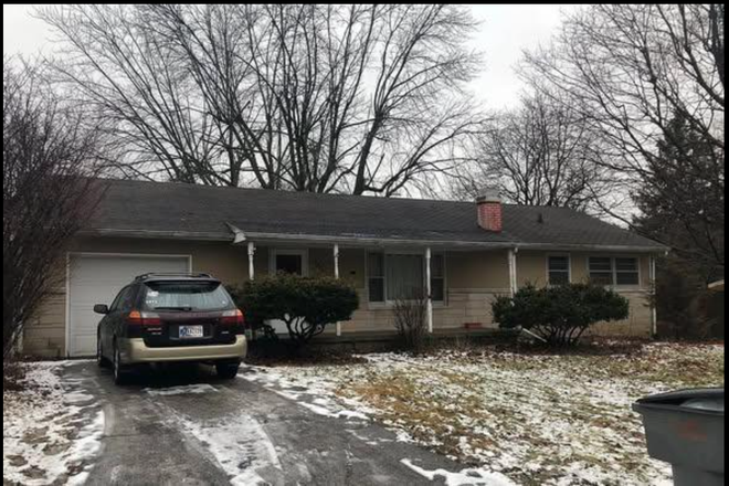 The front view - 3 Bedroom 2 Bathroom house, 1 roommate needed