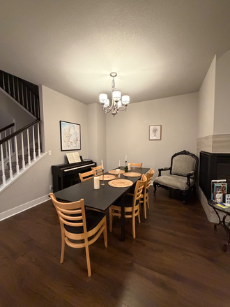Dining room - 3 bedroom townhouse close to campus