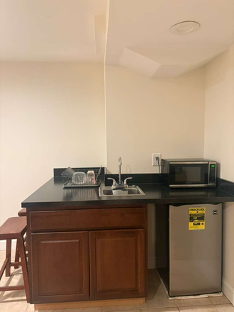 Kitchenette - Basement/Efficiency Studio - Friendship Heights (near AU) House