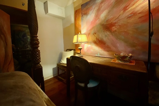 Private Bedroom - Private room for rent in an artist design shared condo unit at Scadding Avenue